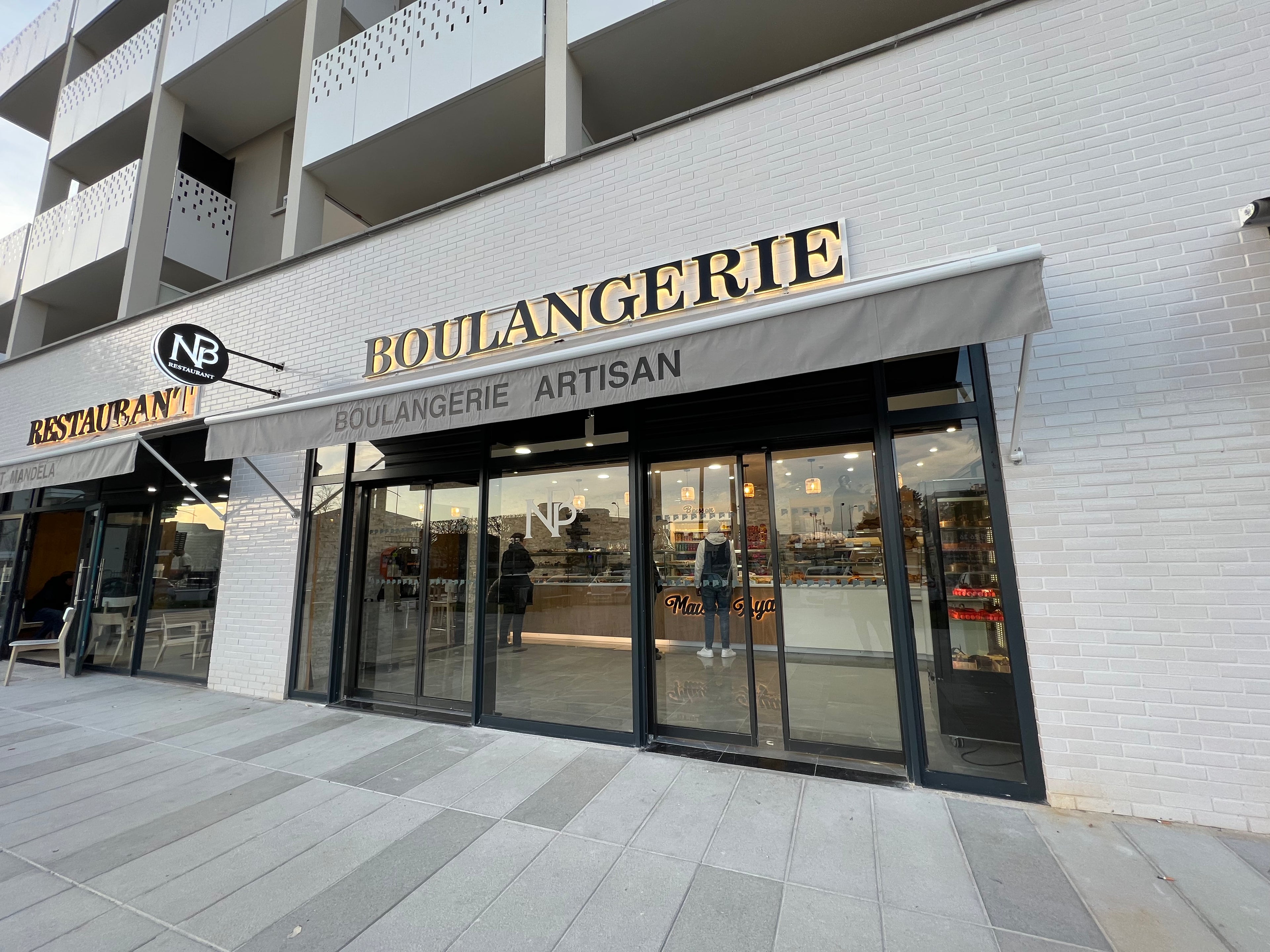Facade alu, rideaux métalliques, habillage moulure facade | DS Digital
